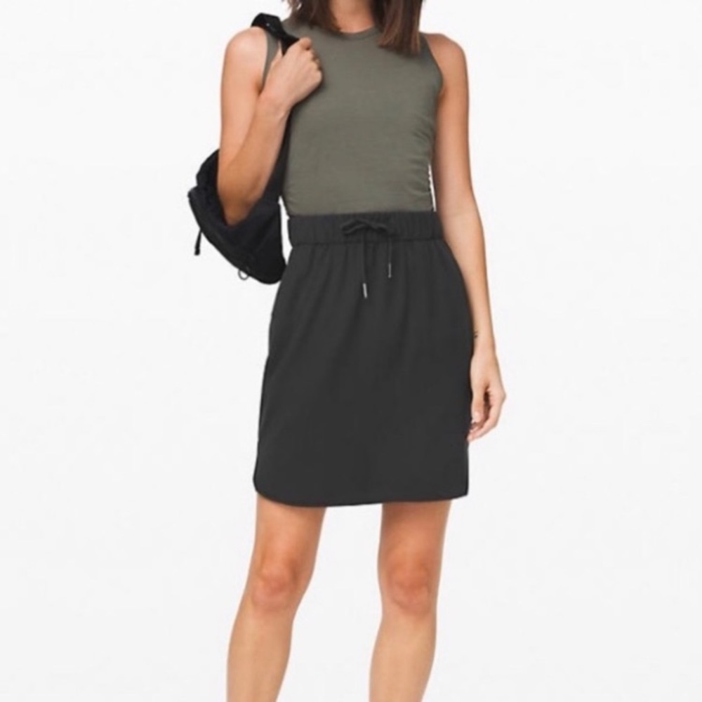Lululemon on the fly skirt black size 4 never worn